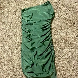 Lucy In The Sky green bodycon off the shoulder homecoming dress